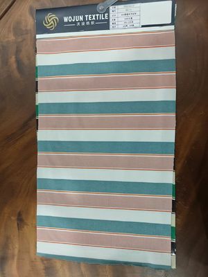 Un buen precio. Tejido de material rayado resistente al desgaste y brillante y amigable para la piel para el uso informal en línea