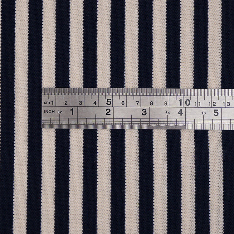 Tejido de punto de color blanco y negro de 210 cm de hilo orgánico.