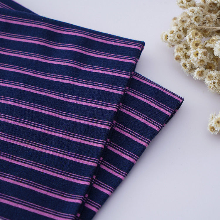 Tejido de material rayado de tejido liso de algodón puro suave para camiseta de polo amigable con la piel