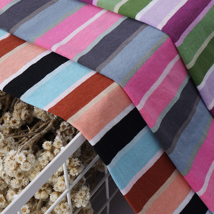 Absorbe el sudor y refresca Tejido de algodón rayado para camiseta de alta durabilidad