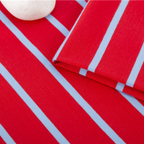 Tejido de algodón rayado con una textura cómoda para camiseta