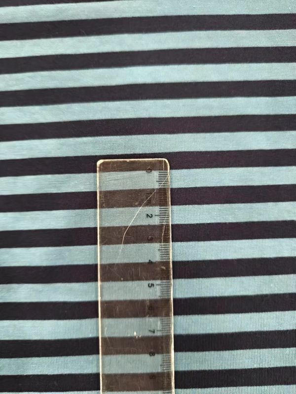 Tejido de material de algodón suave y rayado para camisetas