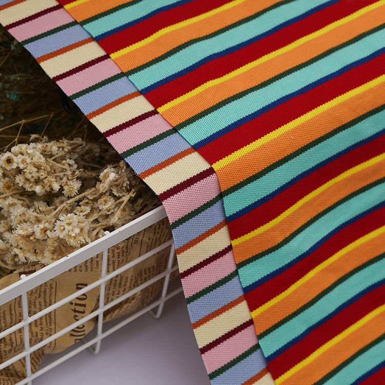 Tejido de punto suave y de rayas suaves y absorbente de humedad para uso informal