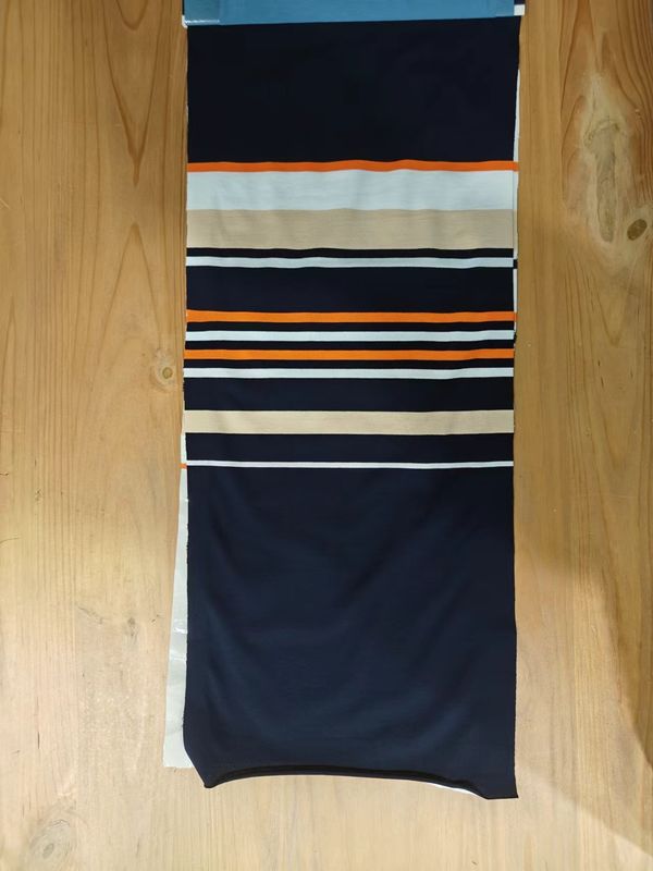 Tejido de punto a rayas para camiseta que respira y es cómodo y amigable para la piel