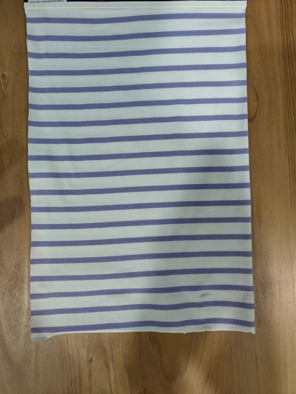 Tejido de punto con rayas suaves y suaves para uso casual