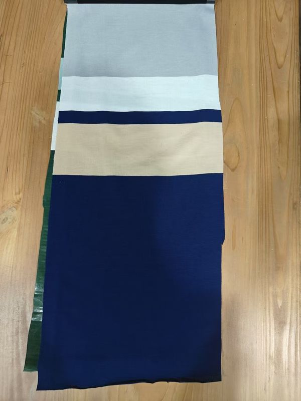 Tejido de punto liso y de moda, cómodo, de grano claro y rayado para camisa de polo.