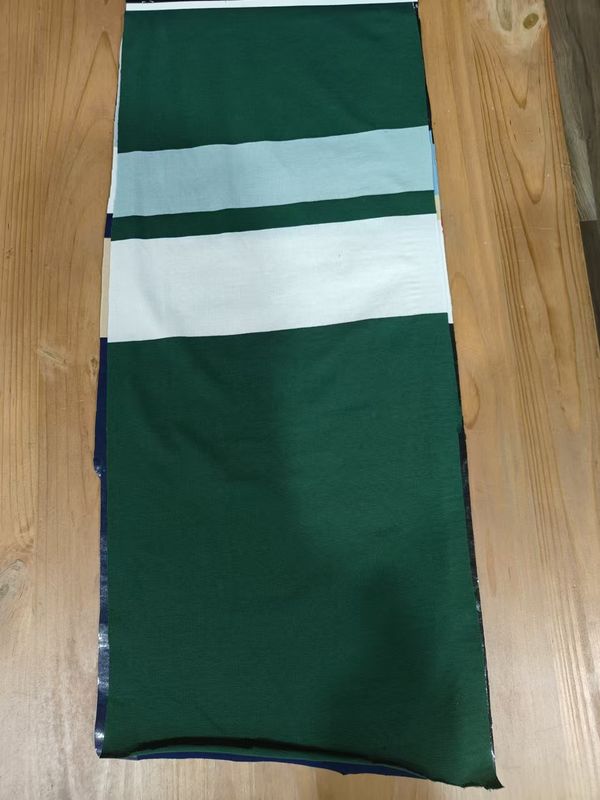 Tejido de punto liso y de moda, cómodo, de grano claro y rayado para camisa de polo.