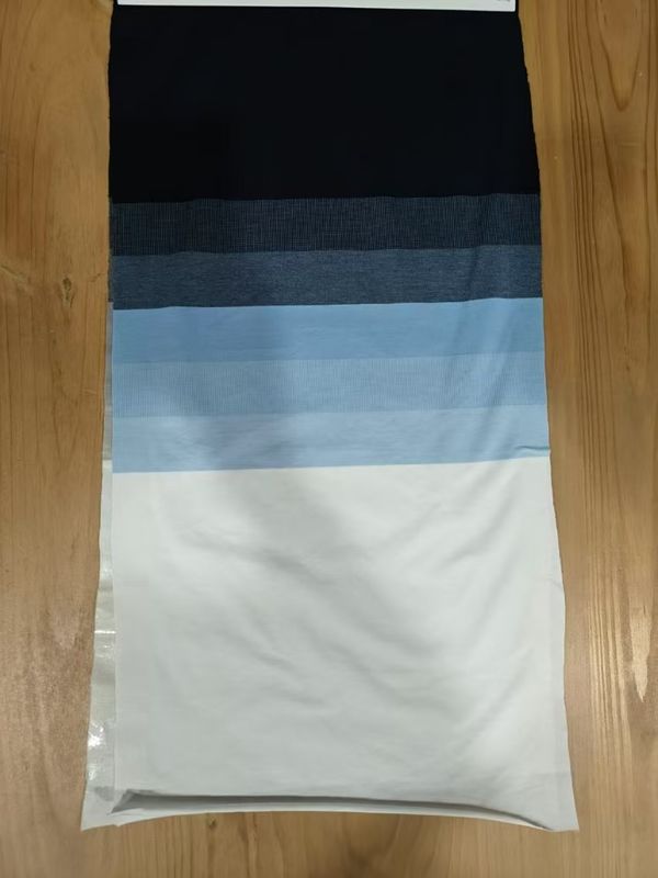 Tejido de punto con rayas, cómodo y de moda, duradero y amigable para la piel, para uso informal.