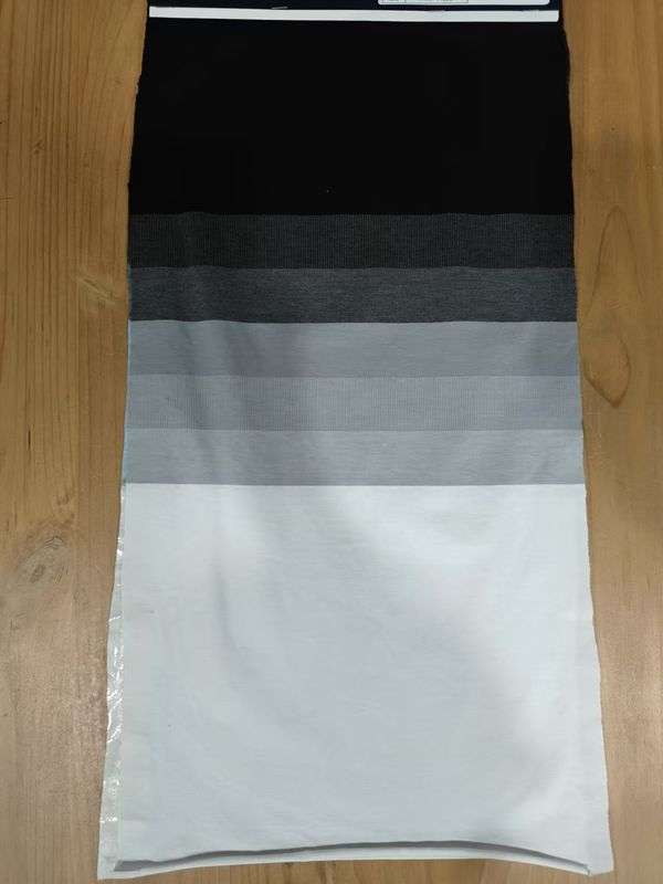 Tejido de punto con rayas, cómodo y de moda, duradero y amigable para la piel, para uso informal.