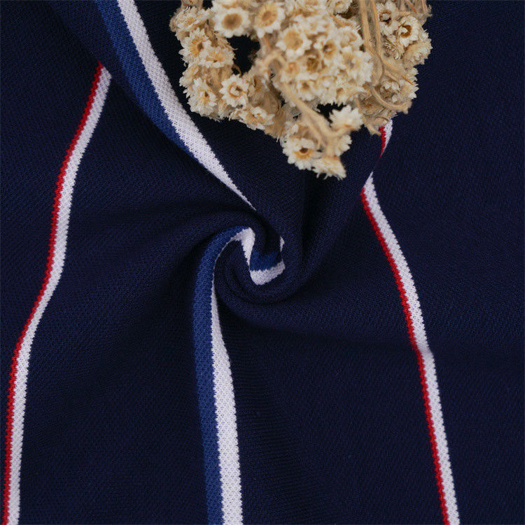 Tejido de punto a rayas para camisa de polo.