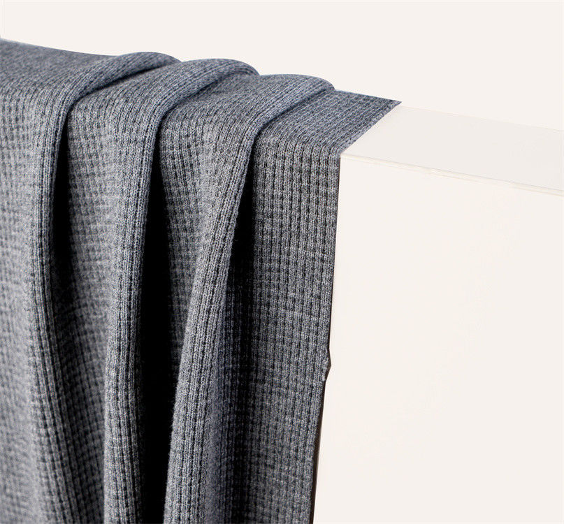 Tejido resistente al desgaste y saludable y elegante de material rayado transpirable para camiseta