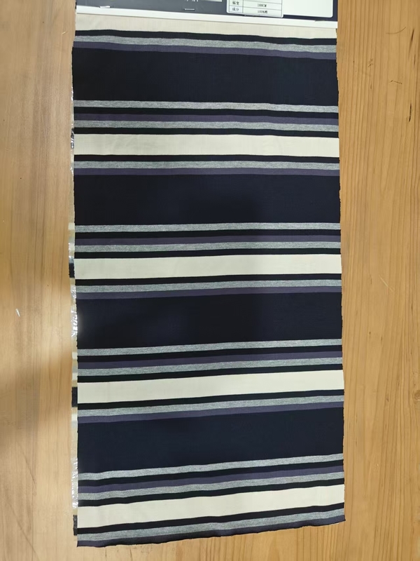 Saludable, duradero y cómodo, con una buena sensación, tela de material rayado para camiseta de polo.