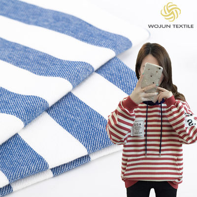 El tinte rayado hace punto azul de la piel de la primavera de la tela y blanco amistosos para la camiseta