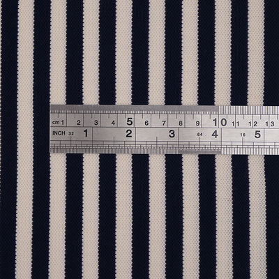 Tejido de punto de color blanco y negro de 210 cm de hilo orgánico.