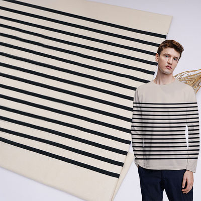 Un buen precio. Traje de deporte de tejido de punto a rayas en línea