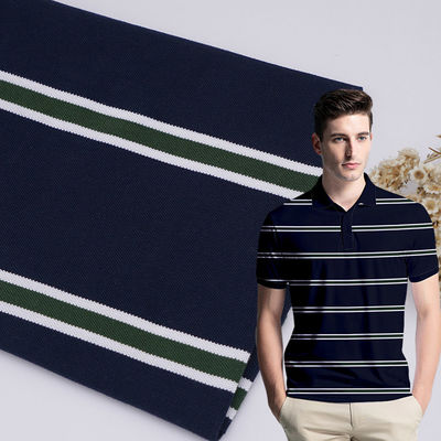 Un buen precio. Tejido de punto a rayas resistente a la humedad y resistente para ropa con una textura única en línea