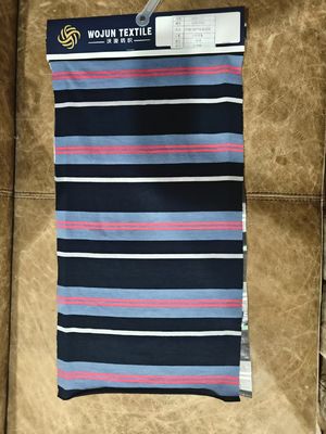 Un buen precio. Tejido de material liso y transpirable, cómodo y rayado para uso informal en línea