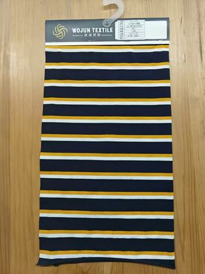 Un buen precio. Tejido de material rayado suave y respetuoso con la piel y el medio ambiente para el uso informal en línea