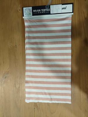 Tejido de material rayado suave y transpirable para uso informal