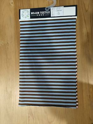 Un buen precio. Tejido de material rayado duradero, cómodo y transpirable para camisa de polo en línea