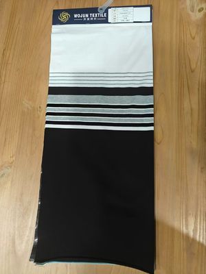 Un buen precio. Tejido de punto de buena calidad, natural y cómodo, de rayas suaves, para uso informal. en línea