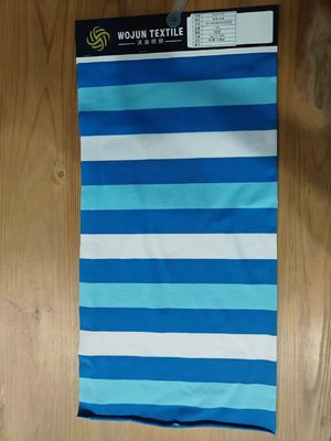 Tejido de material cómodo y rayado para camiseta de polo