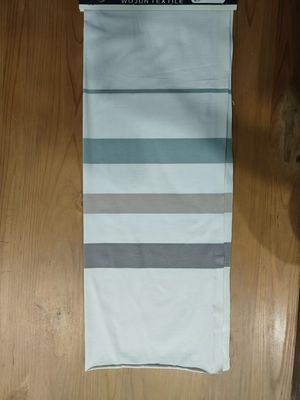 Un buen precio. Tejido de material de rayas suaves y amigables para la piel para uso informal en línea