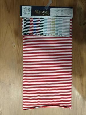 Un buen precio. Tejido de material rayado suave y cómodo para camiseta en línea