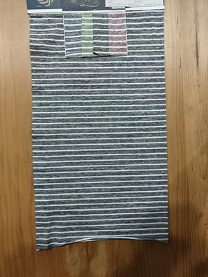 Un buen precio. Tejido de material de rayas elásticas de moda para uso informal en línea