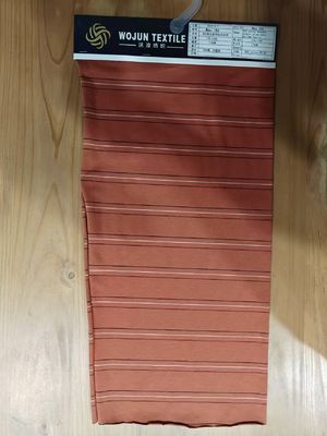 Un buen precio. Tejido de punto a rayas cómodo y elegante para camiseta en línea