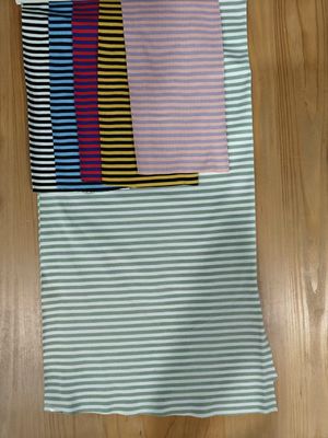 Tejido de punto de rayas suave y duradero para camiseta