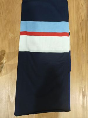 Tejido de punto liso y de moda, cómodo, de grano claro y rayado para camisa de polo.