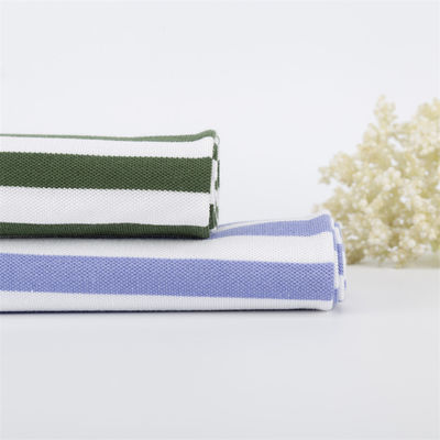 Un buen precio. Tejido de punto a rayas para uso informal en línea