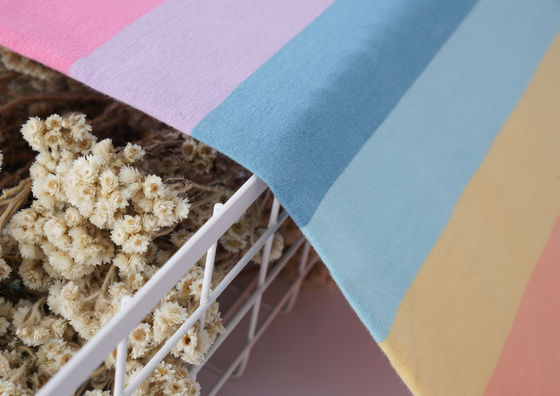 Un buen precio. Tejido de punto natural y saludable de rayas suave y amigable para la piel para camiseta en línea