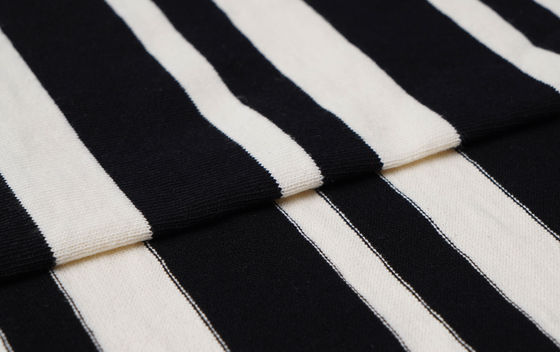 Fácil de cuidar Tejido de material rayado sano y suave para camiseta