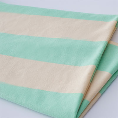 Un buen precio. Tejido de material rayado, cómodo y transpirable, amigable para la piel, para uso informal en línea