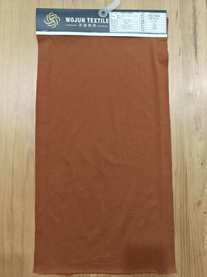 Un buen precio. Tejido de punto de rayas suaves y suaves para el uso casual en línea