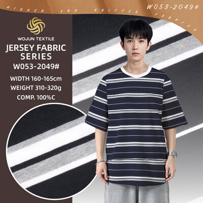 Un buen precio. Tejido de algodón a rayas de buena calidad y transpirable, agradable para la piel, para camisetas en línea
